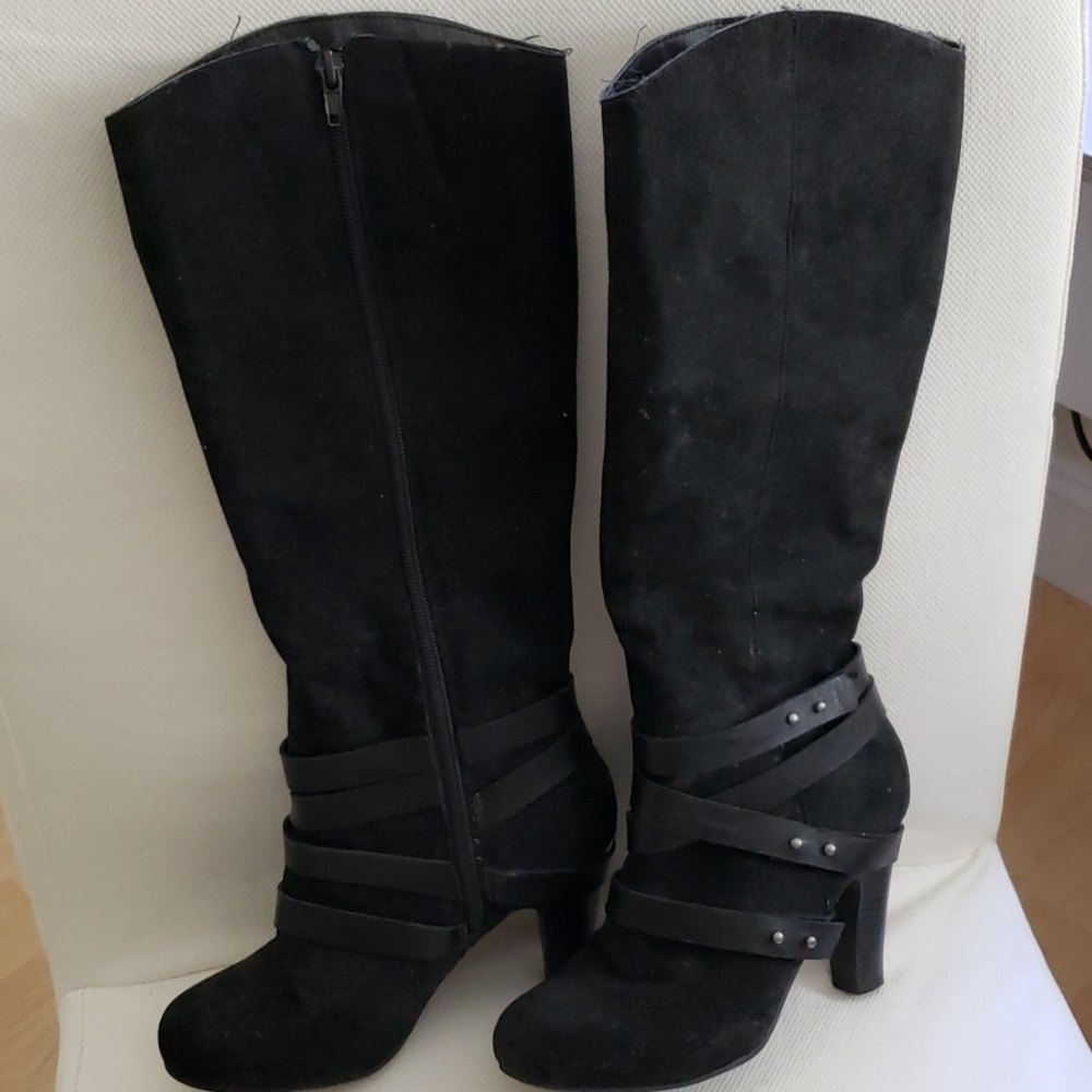 Fergalicious size 6.5 black boots